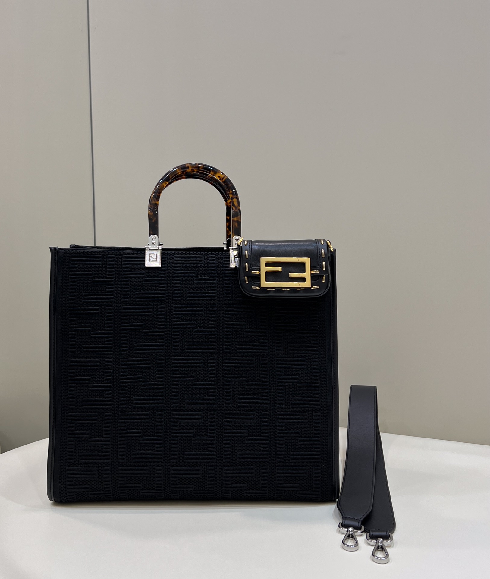 Fendi Sunshine tote - Replicaclubs