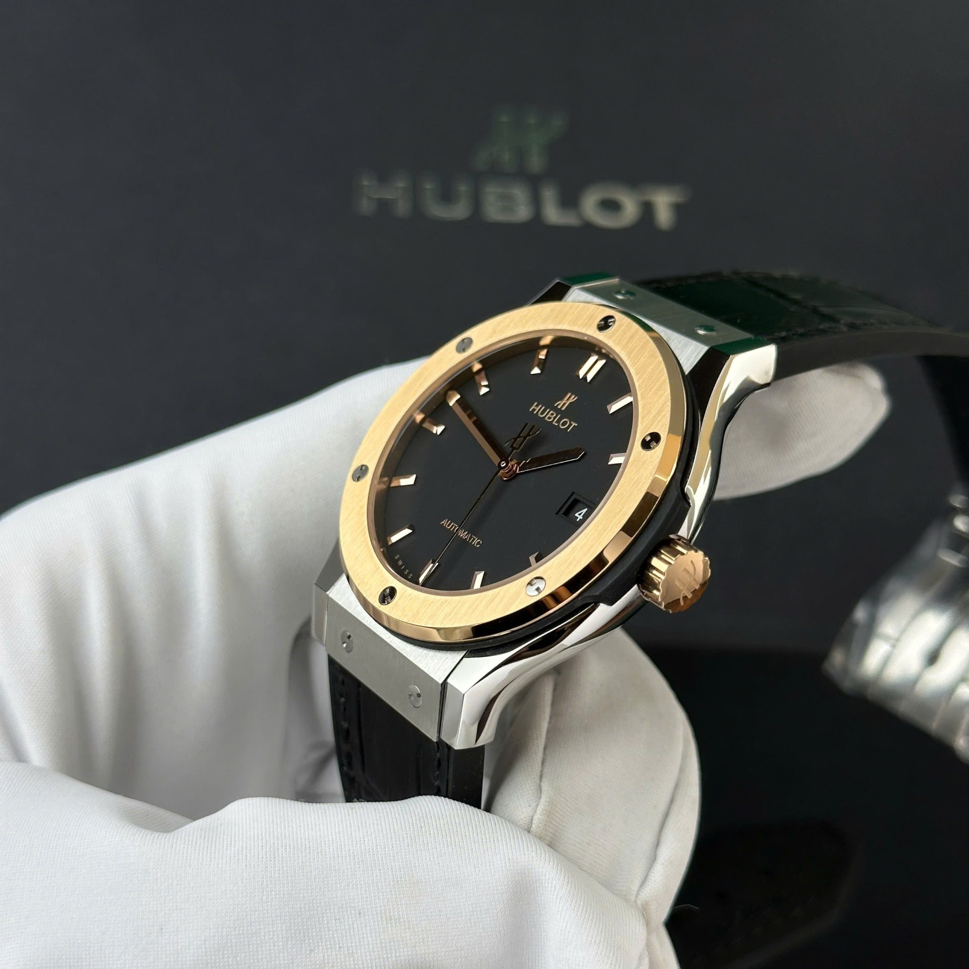 Hublot Classic Fusion Replica Watches Black Dial King Gold Bezel 42mm - Top club