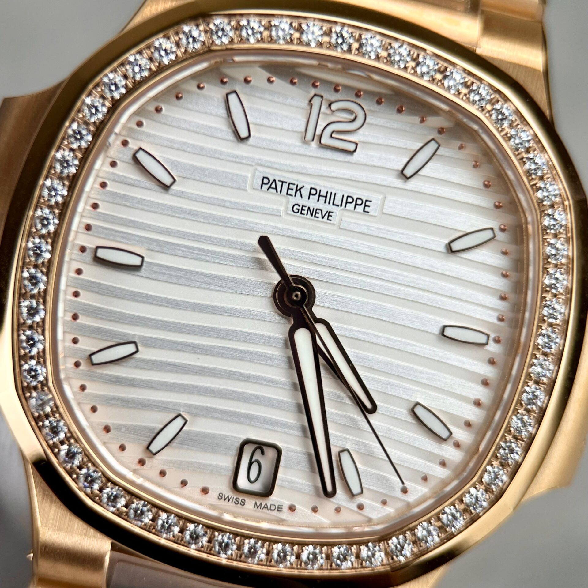 Patek Philippe Nautilus 7118 Replica Watch With Diamonds Bezel 3K Factory 35.2mm - Top club