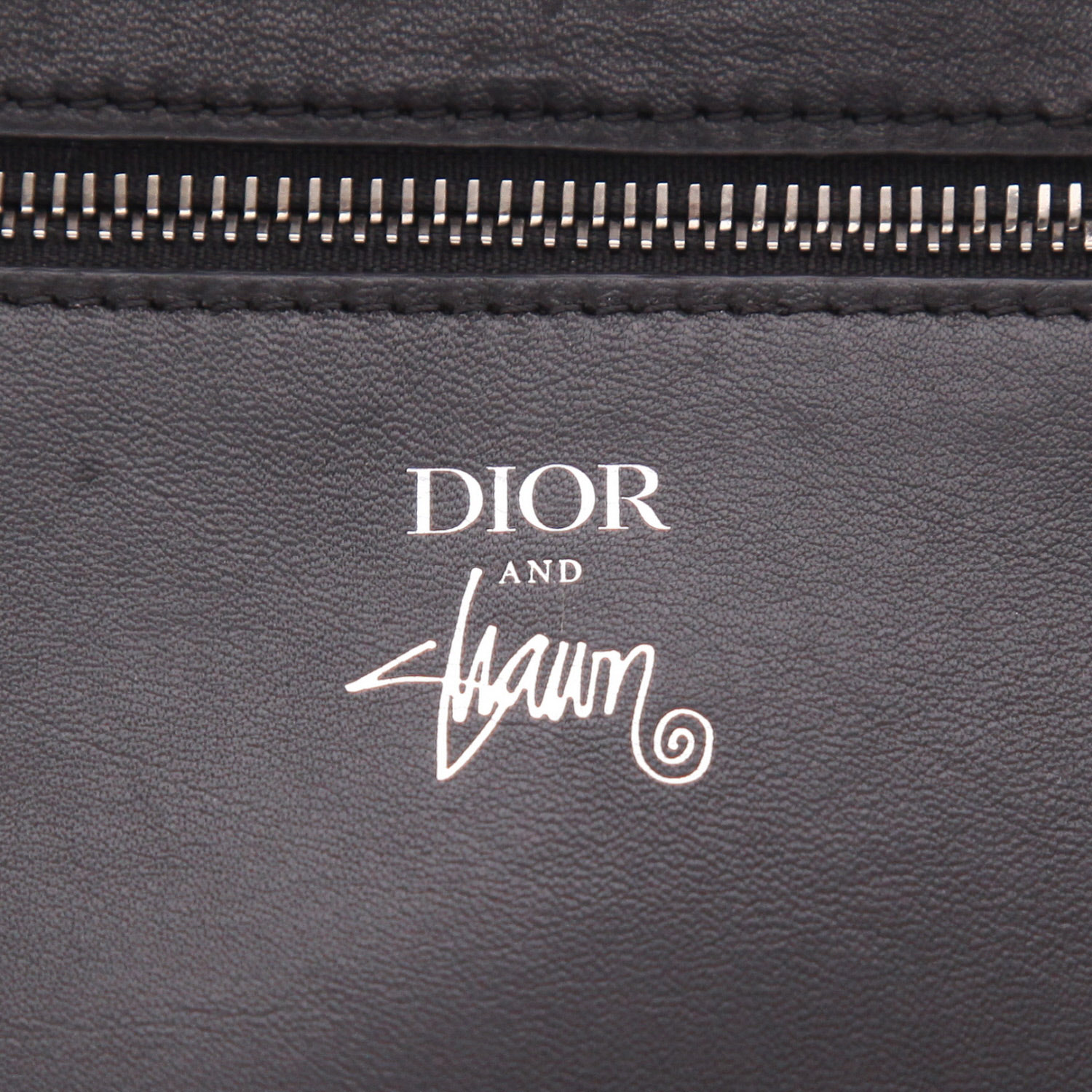 Dior D-Dior Editions Limitées Stüssy shopping bag in black and white leather1:1High-quality replica