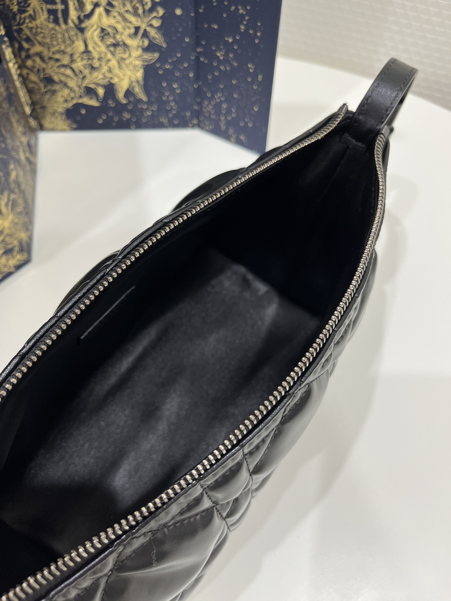Medium Diortravel Nomad Pouch Black/White For Women 8.5in/ 22cm S5554BMIG_M9001:1High-quality replica