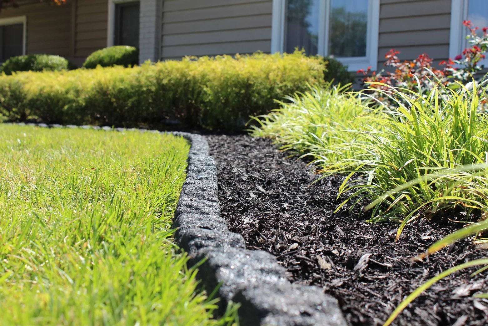 Rubberific Landscape Edging, 4' Gray Cobblestone Rubber Flower Garden Edging Border (4 Pack)