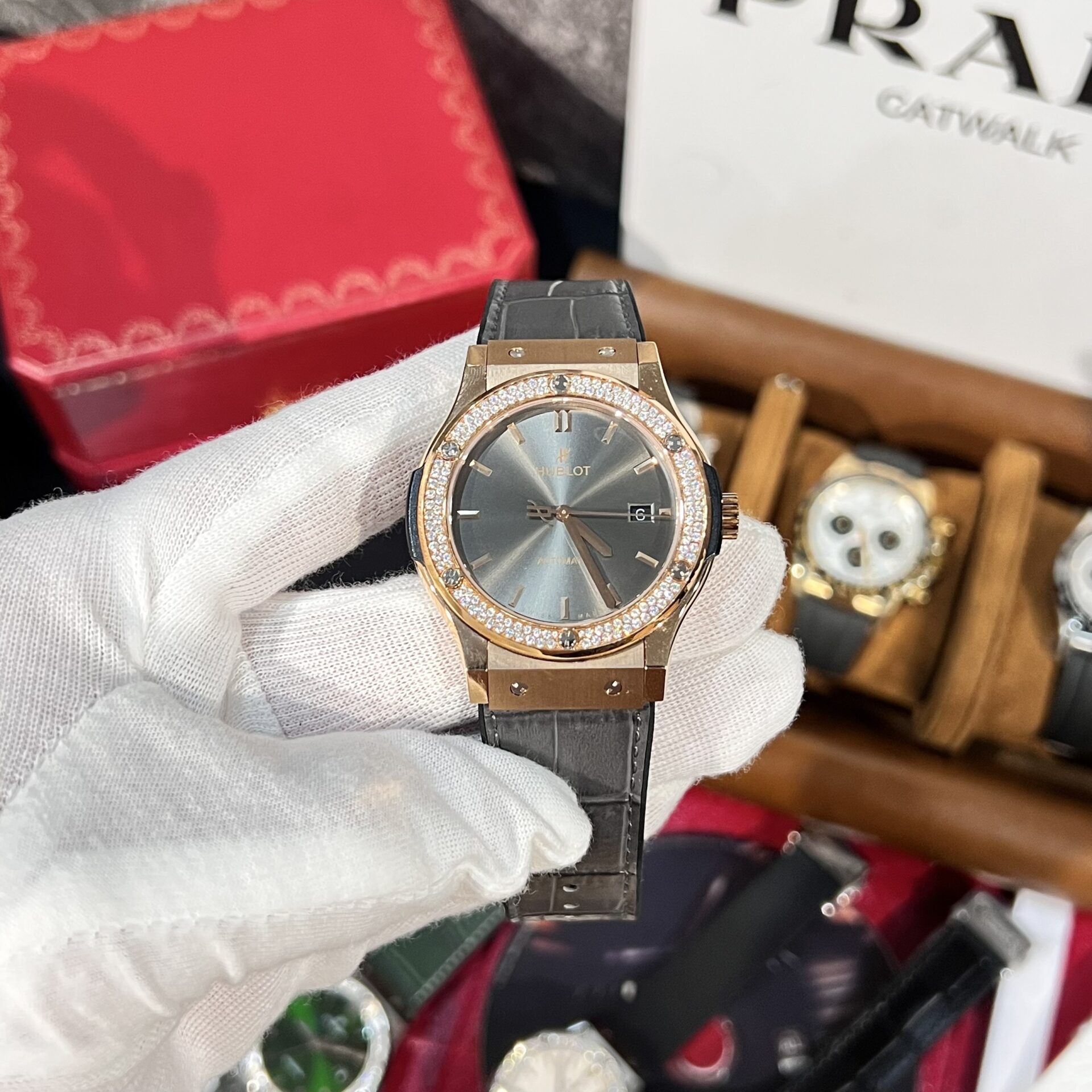 Hublot Replica Watch Classic Fusion King Gold Gray Dial With Moissanite Bezel 42mm - Top club