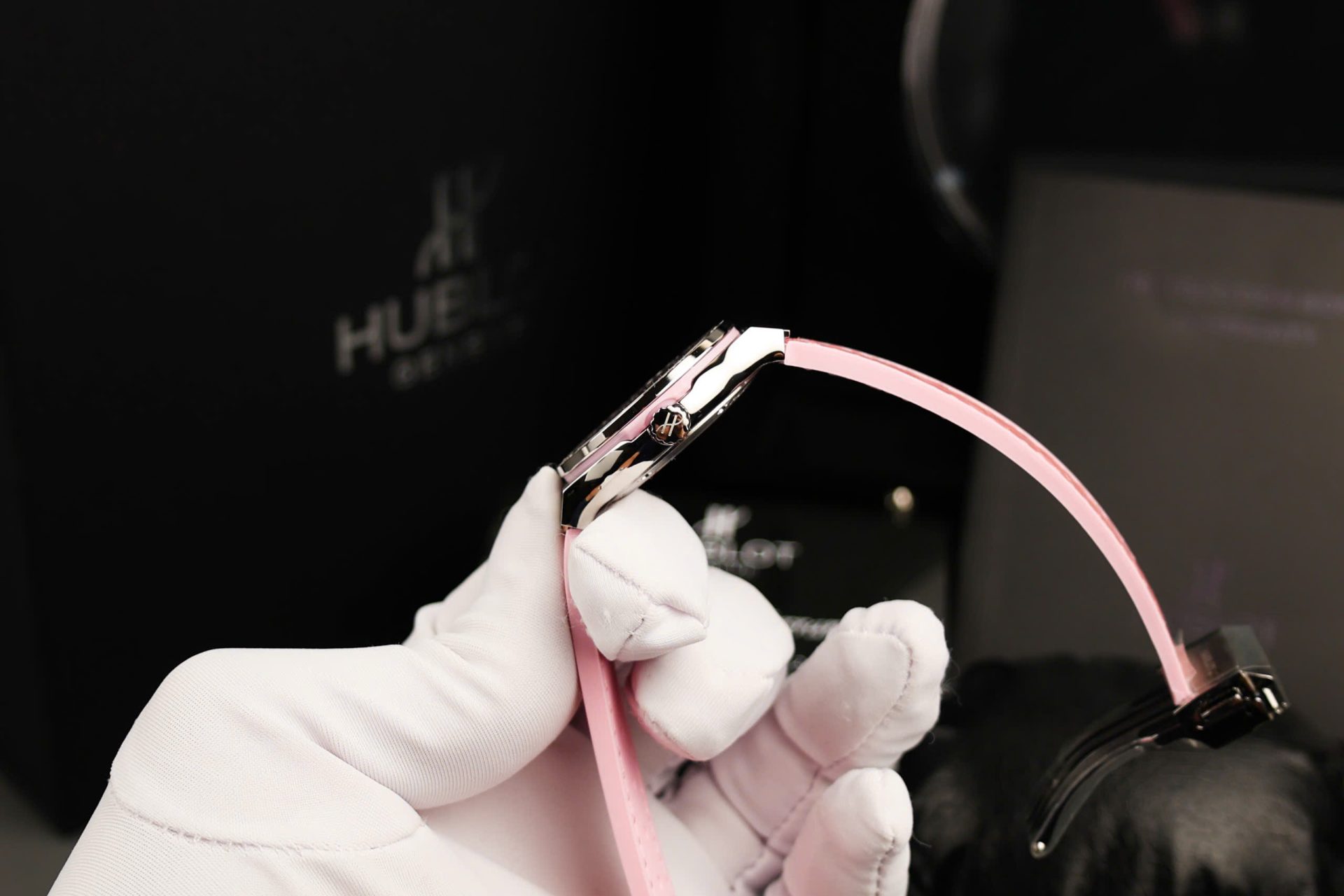 Hublot Classic Fusion Replica Watches Dial Mother Of Pearl Pink + Moissanite Diamonds 33mm - Top club