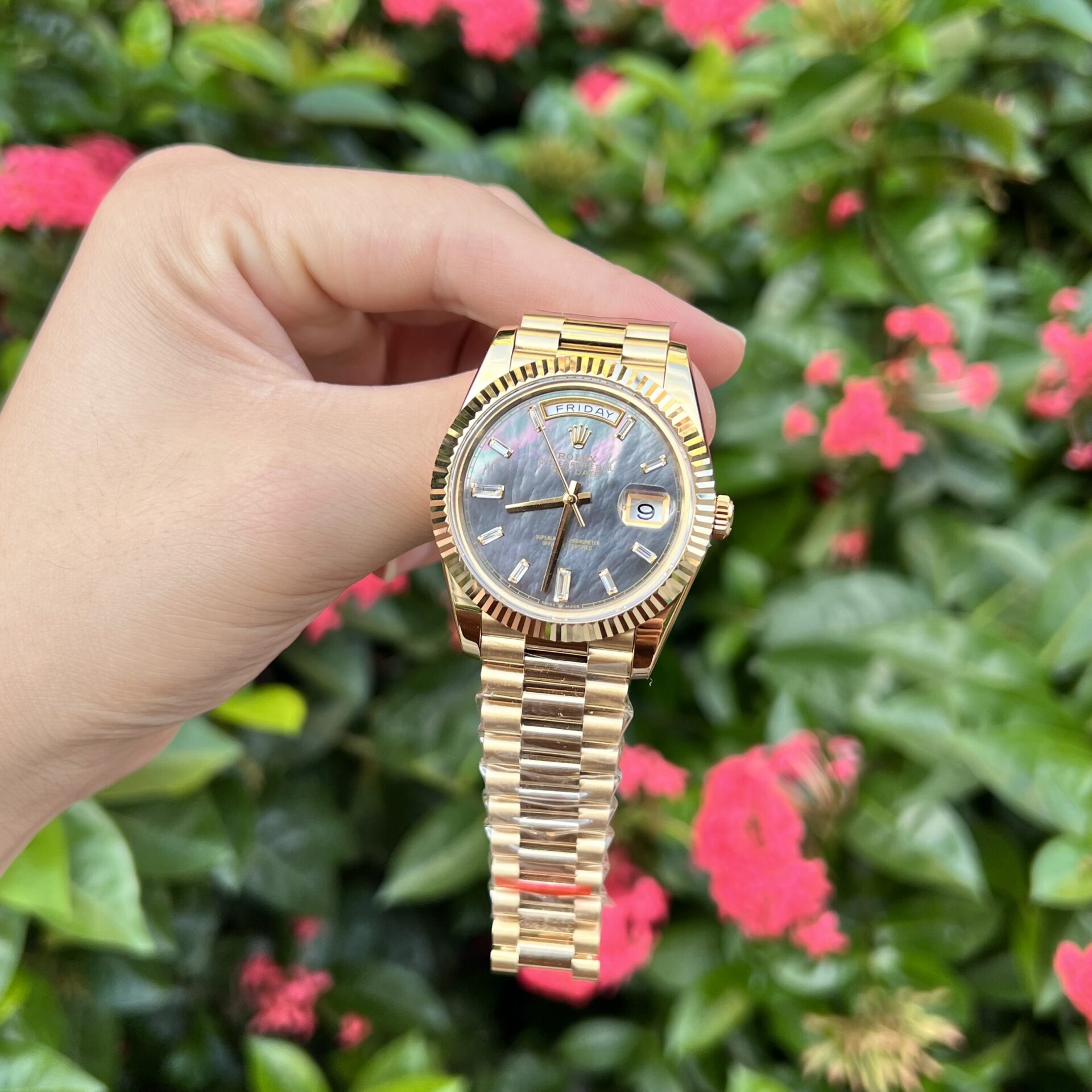 Rolex Replica Watch Day-Date Purple Mother of Pearl Dial Yellow Gold 40mm - Top club