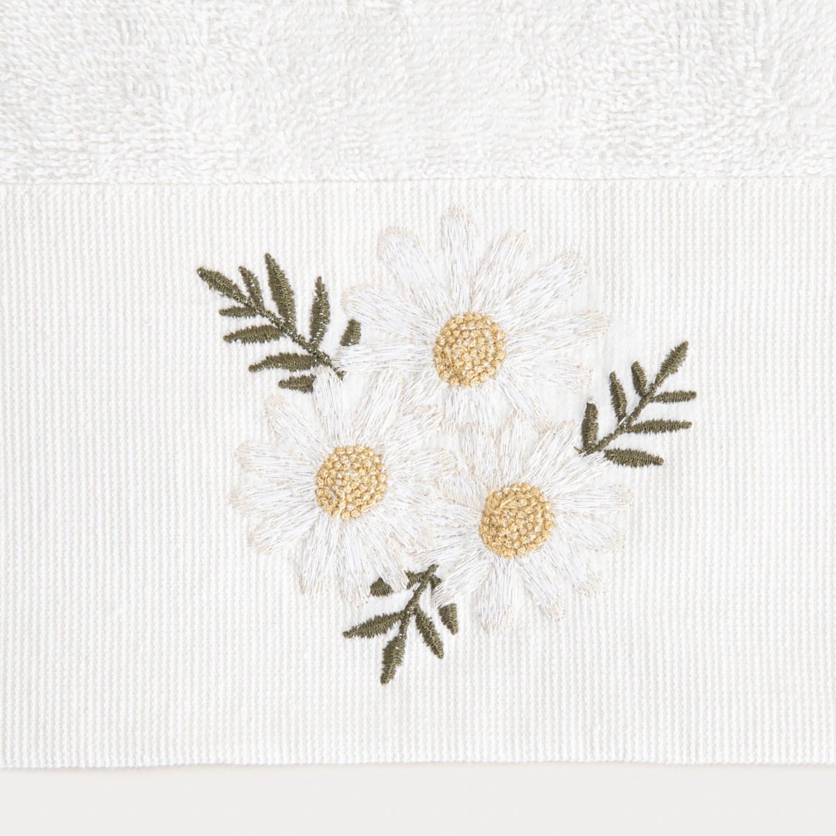 Ręcznik SUNFLOWER z haftowanymi stokrotkami 70x130 cm