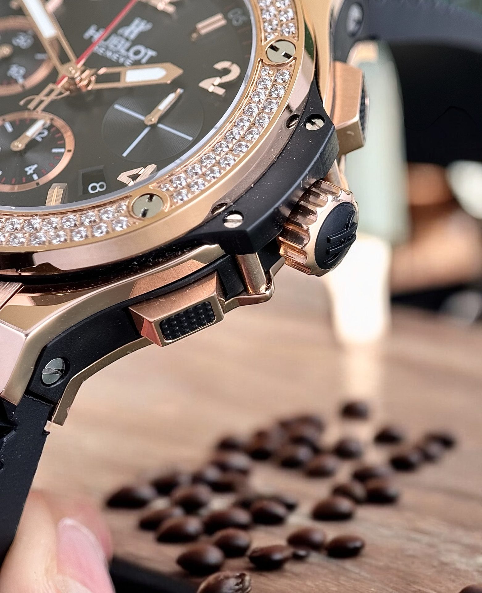 Hublot Replica 1:1 Watch Stone Bezel Big Bang Chronograph King Gold 44mm - Top club