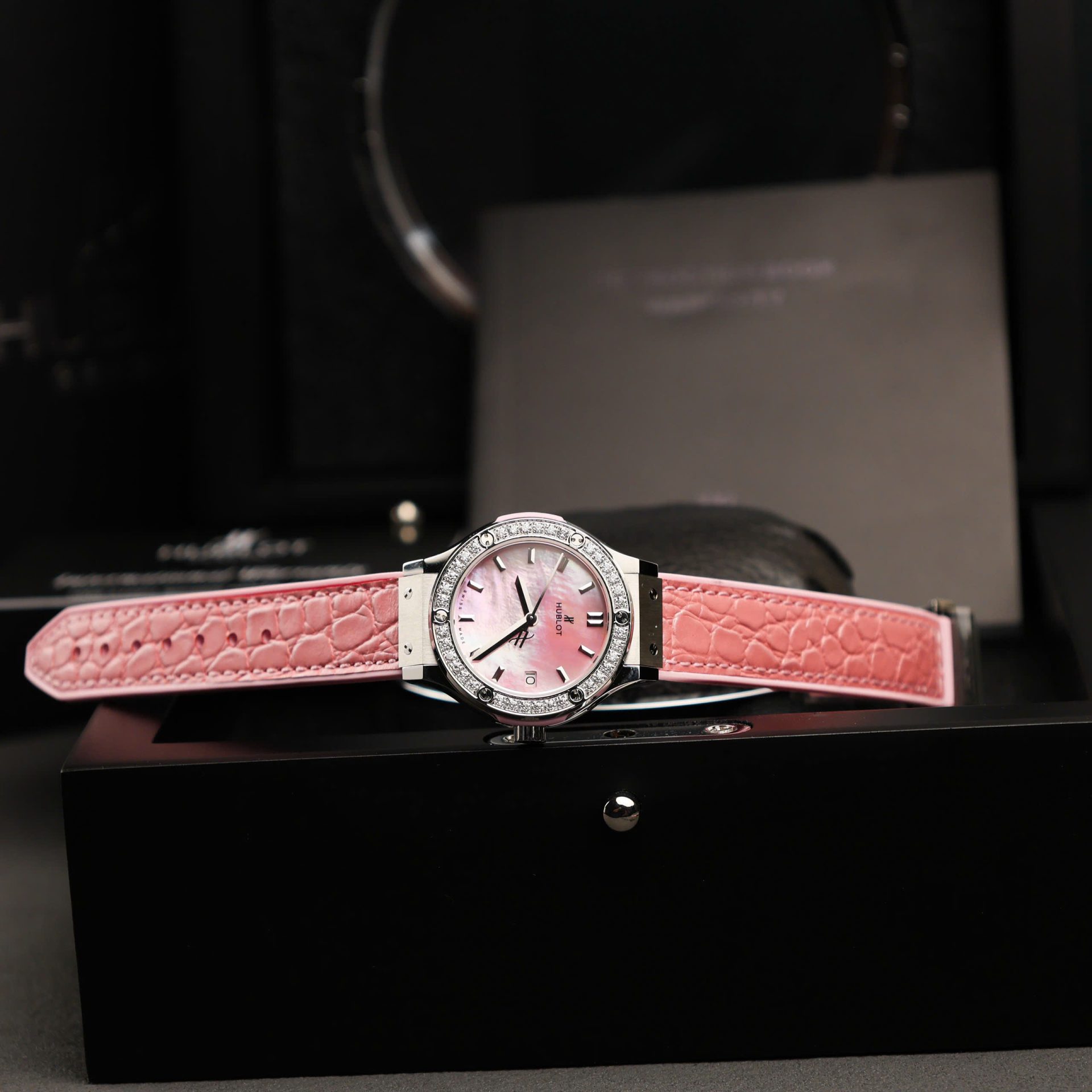 Hublot Classic Fusion Replica Watches Dial Mother Of Pearl Pink + Moissanite Diamonds 33mm - Top club
