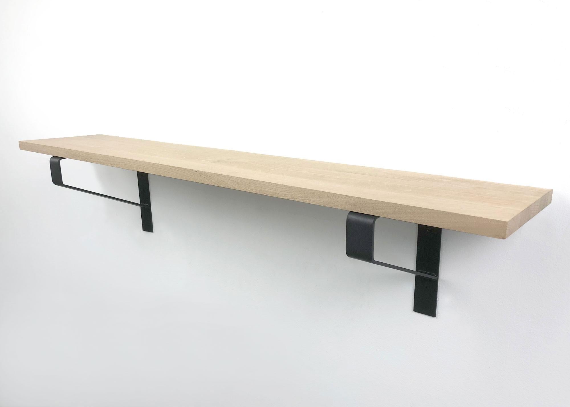 Woodbrothers Eiken 18mm wandplank recht 150cm op 30cm diepe dragers