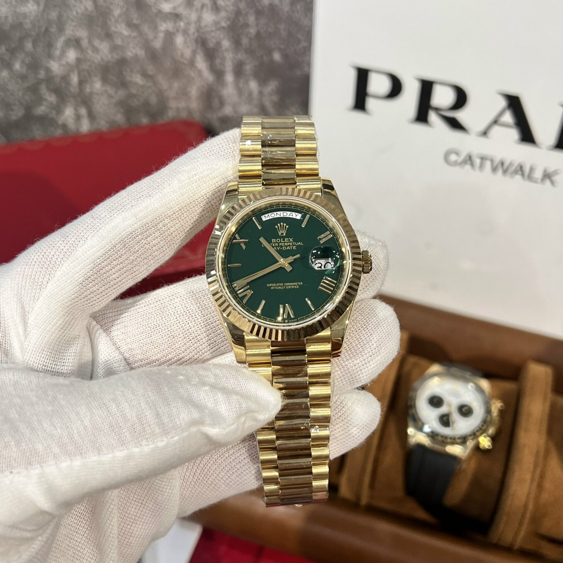 Rolex Replica 1:1 Watch Day-Date 228238 Green Dial Yellow Gold GM Factory V2 40mm - Elite Watch Atelier
