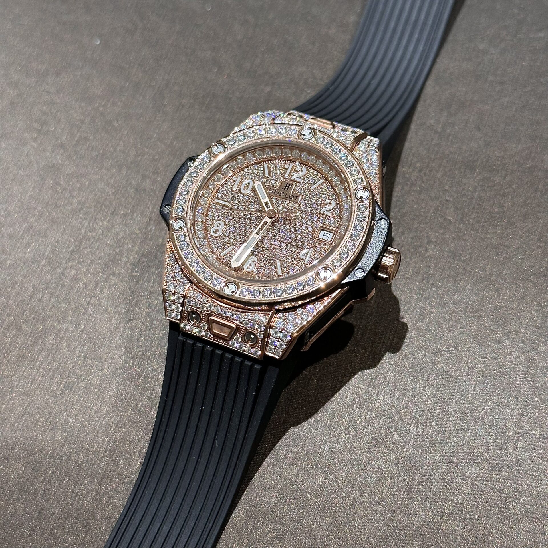 Hublot Replica 1:1 Watch One Click Gold Wrapped With Full Moissanite 39mm - Top club