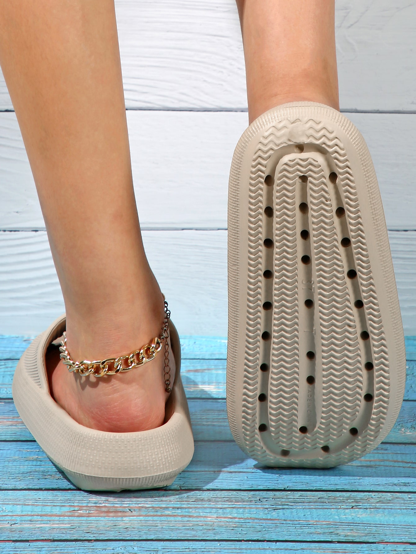 Women Beige Soft Thick Bottom Slides, Anti-slip Bathroom Slippers