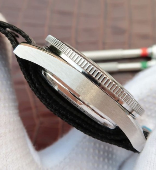 Replica Omega XF Seamster 300 Spectre Limited Edition 007 Nylon Strap A8400 - Top club