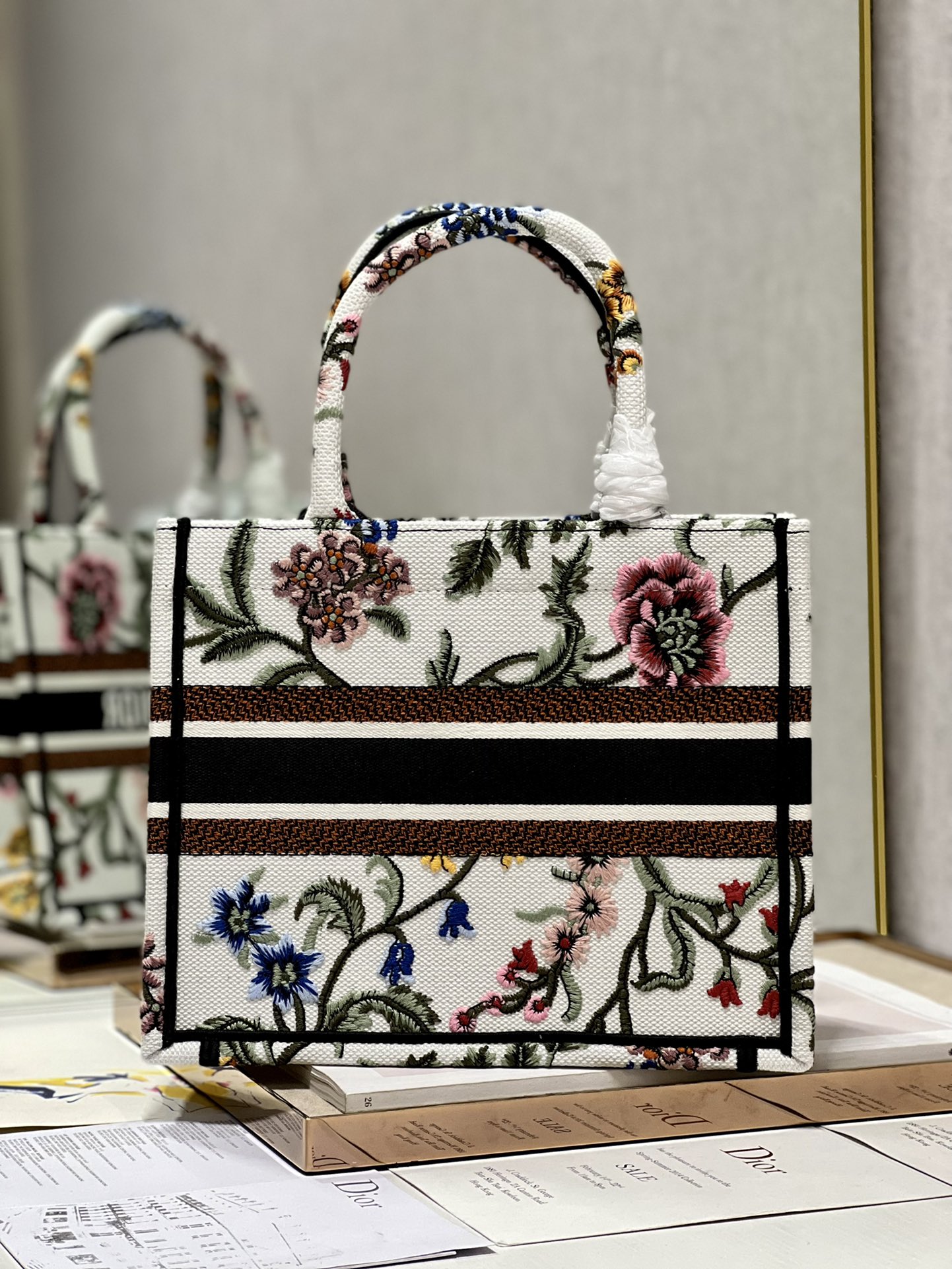 Small Dior Tote Bag White/Black For Women 10.5 in/ 26.5cm1:1High-quality replica