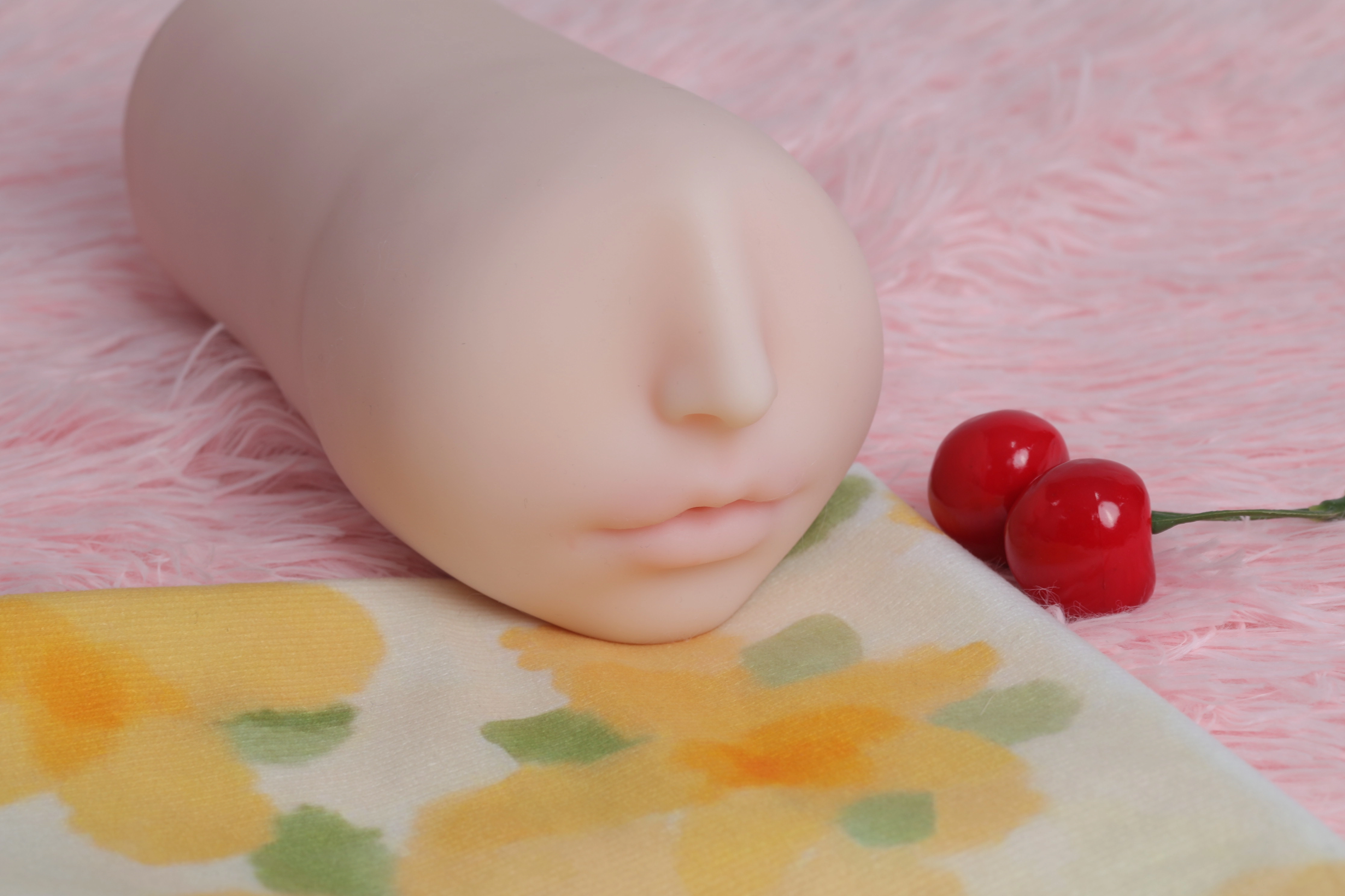 Dr.YUU Cherry-Tight Mouth Stroker soft TPE material and internal texture display