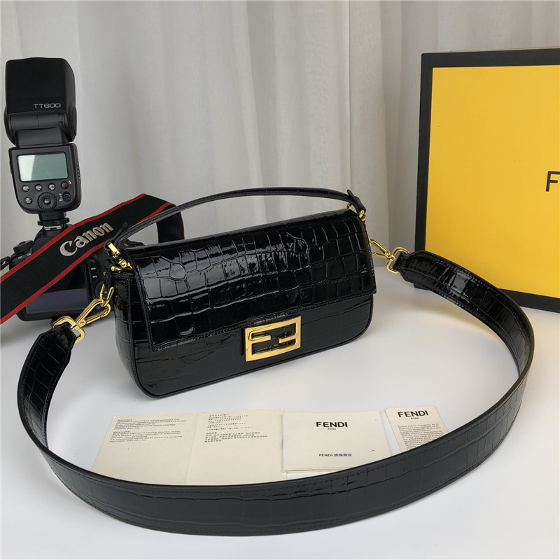 fendi crocodile baguette black - Replicaclubs