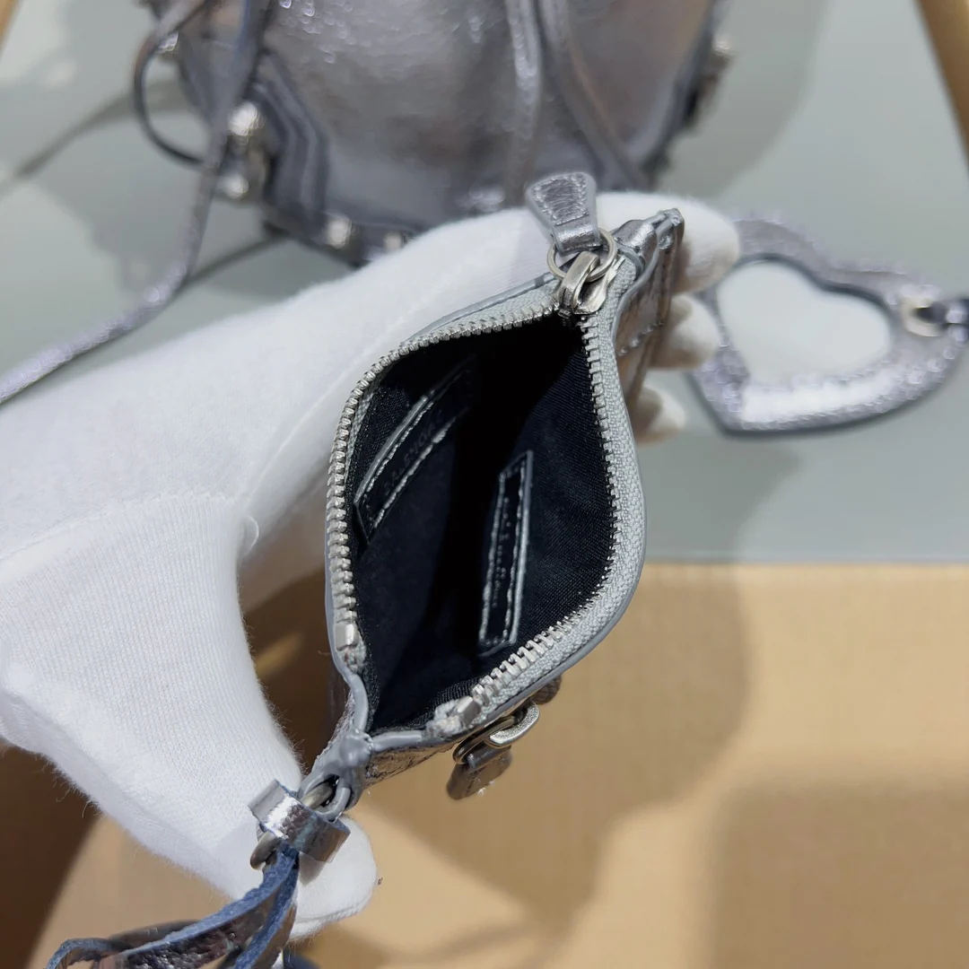Metallic Black Balenciaga Bucket Bag with Adjustable Straps and Matching Pouch for Stylish Functionality Style No.3032 - Replicaclubs
