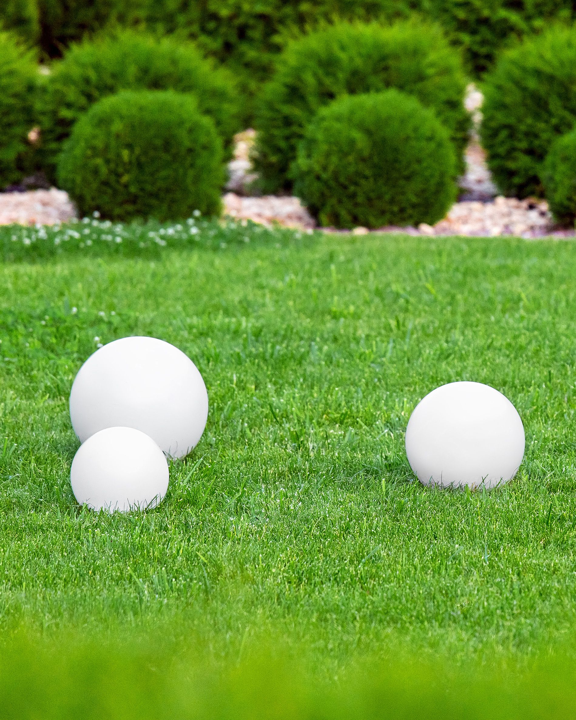 Set of 3 Solar Outdoor LED Ball Lamps LOBAINA with Remote White