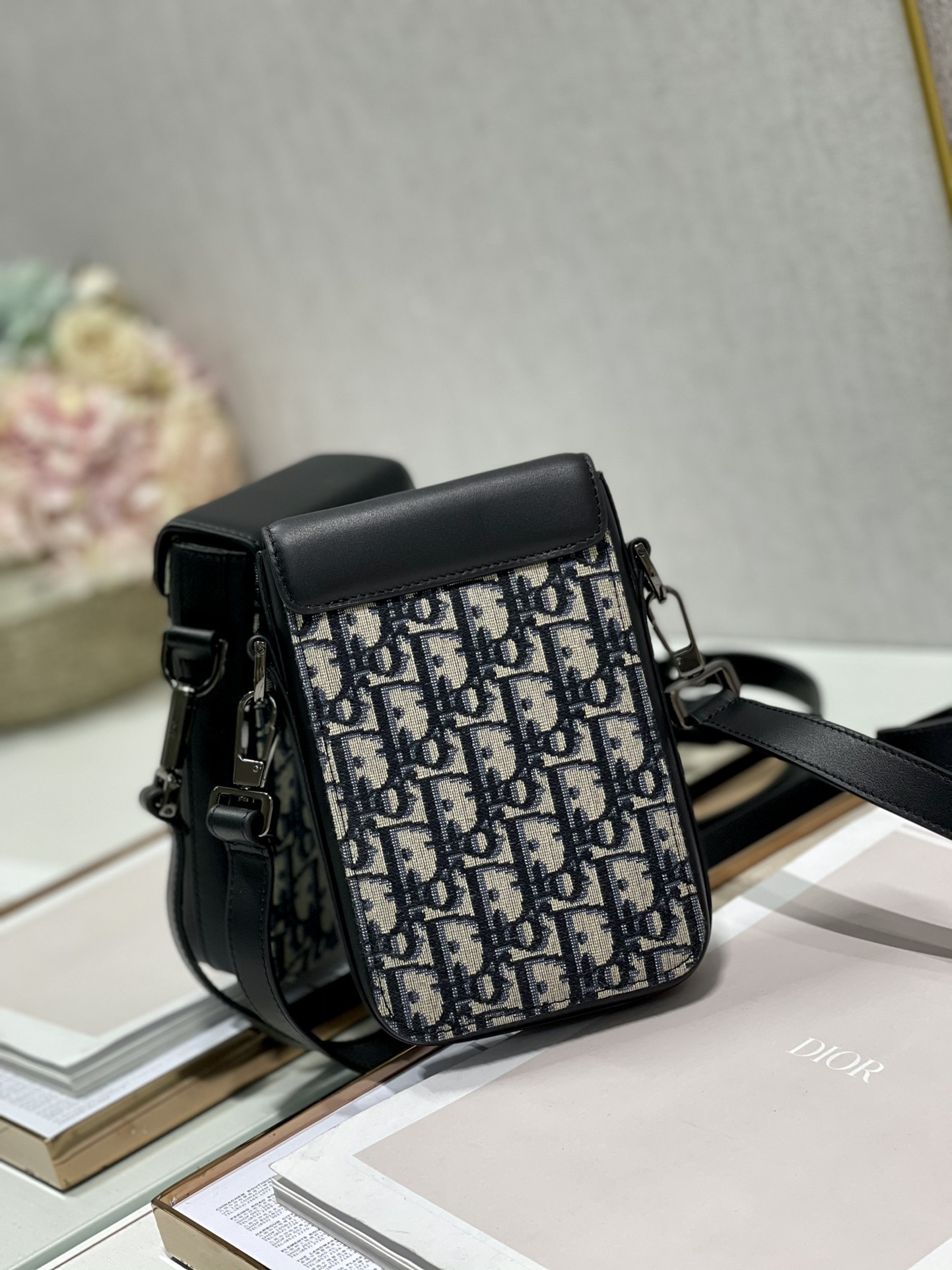 Saddle Vertical Pouch With Strap Beige/Black For Women 8.5in/22cm 2ADCA446YKS_H27E1:1High-quality replica