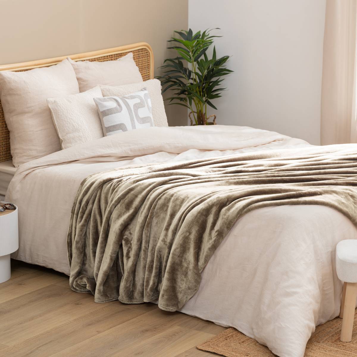 Flannel Throw "Ollis" Beige Linen, 260x240 cm