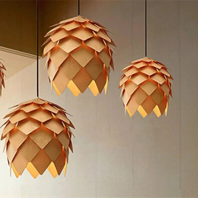 PineGlow – Houten Hanglamp in Dennenappel Design