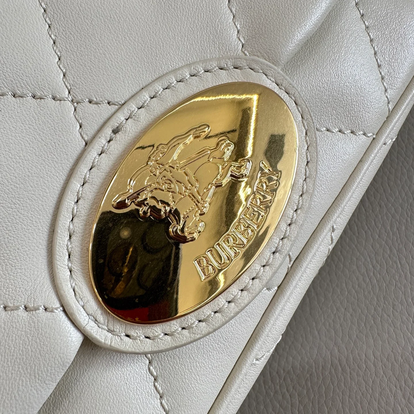 White/Red/Black Quilted Burberry Crossbody Bag with Gold Chain Strap and Iconic Logo Style No.2641 - Replicaclubs