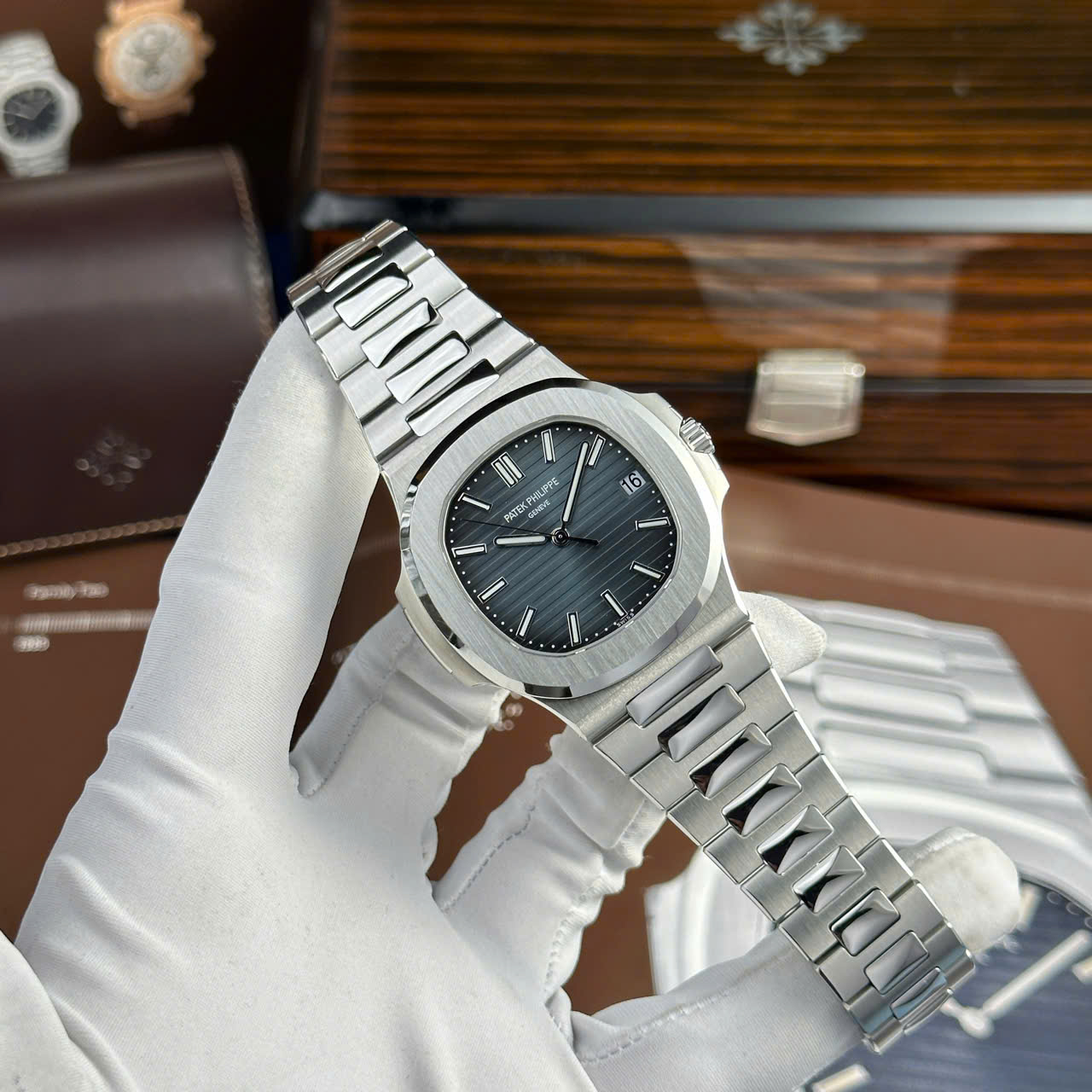 Patek Philippe Nautilus 5711 Replica Watch Refined Full Options Like Auth Top Top Quality 40mm - Top club