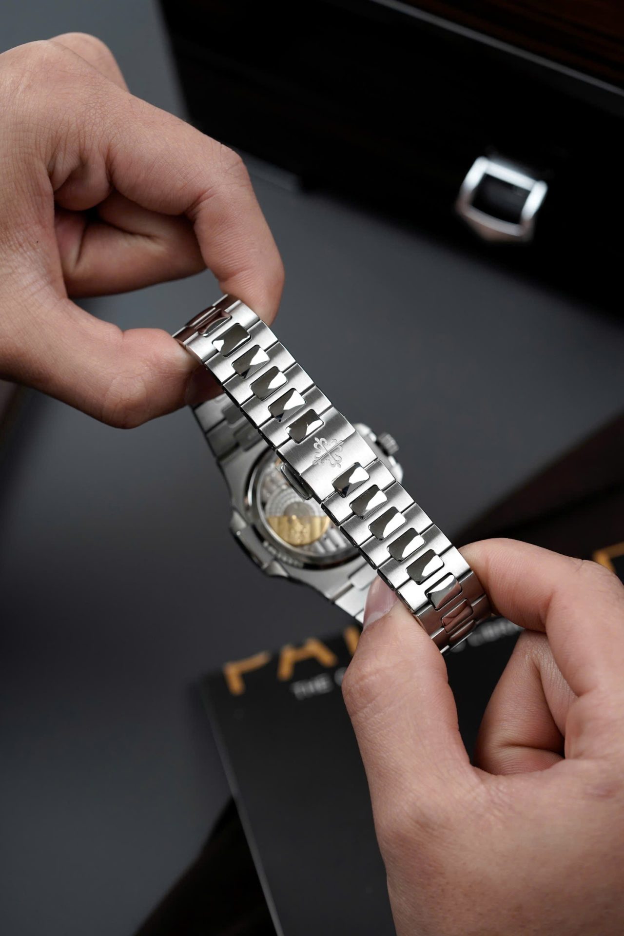 Patek Philippe Best Replica Watches Nautilus 5712 Custom Authentic Details 40mm - Top club