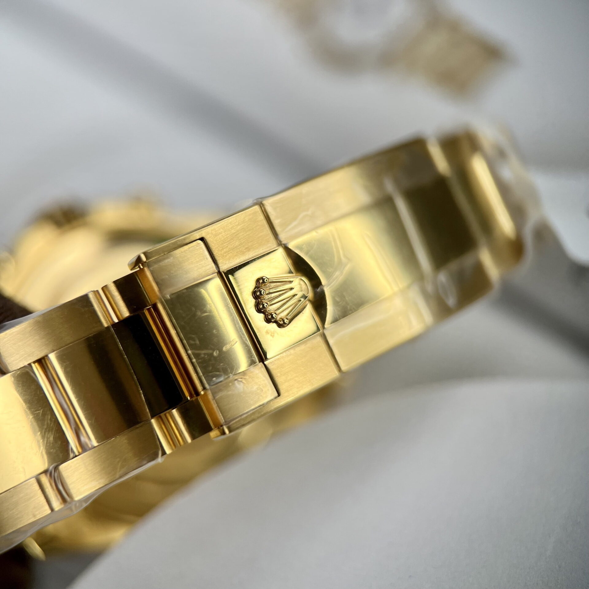 Rolex Best Replica Watch Daytona Rainbow Gold Wrapped And Moissanite Diamond Custom 40mm - Top club