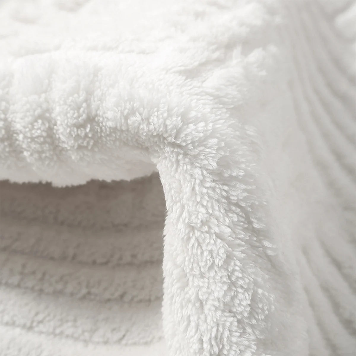 PlushStripe | Luxe Badkamer Tapijt
