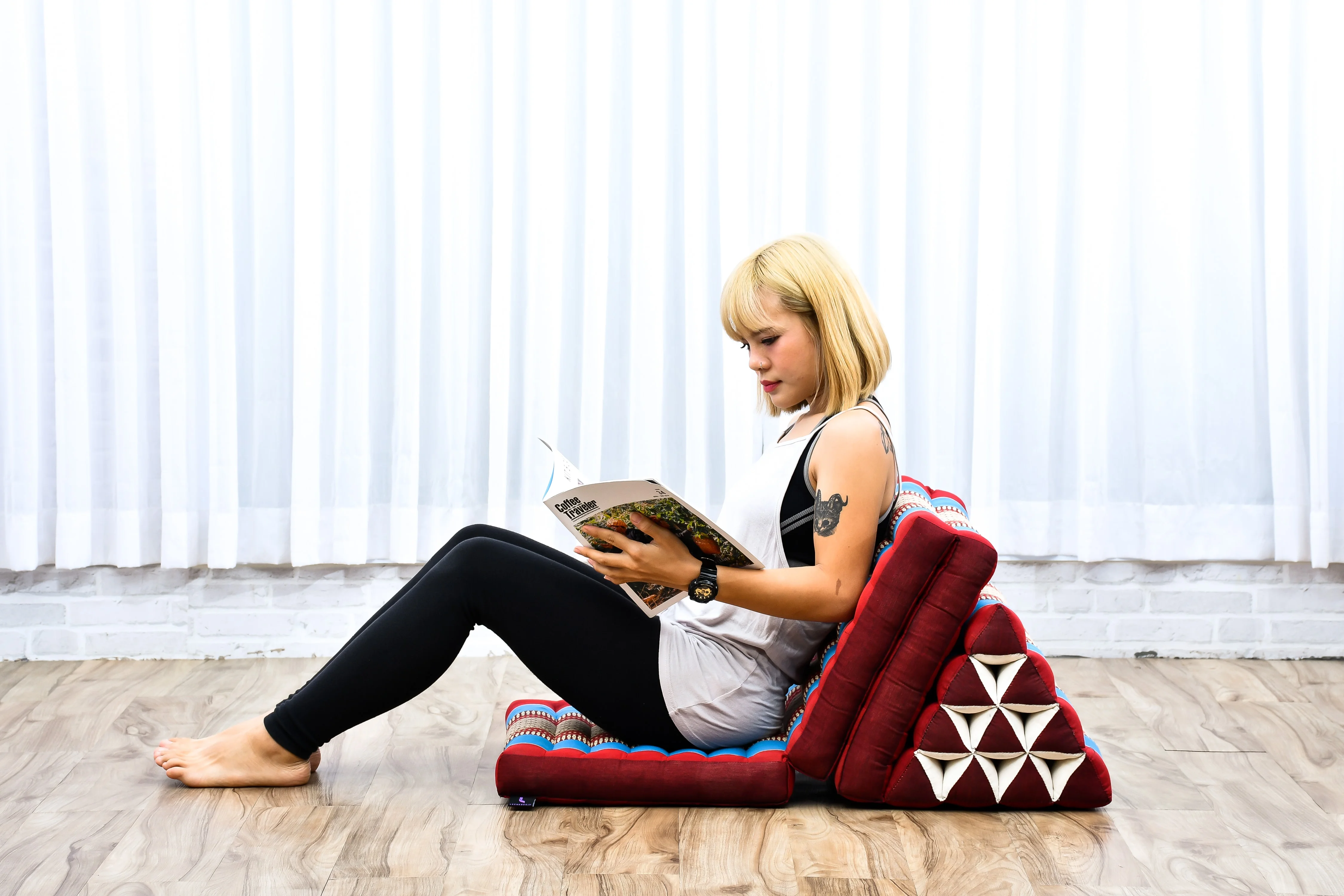 Leewadee - Comfortable Japanese Floor Mattress - Thai Floor Bed With Triangle Cushion - Futon Mattress - Thai Massage Mat, Blue Red, Kapok Filling - Image 3