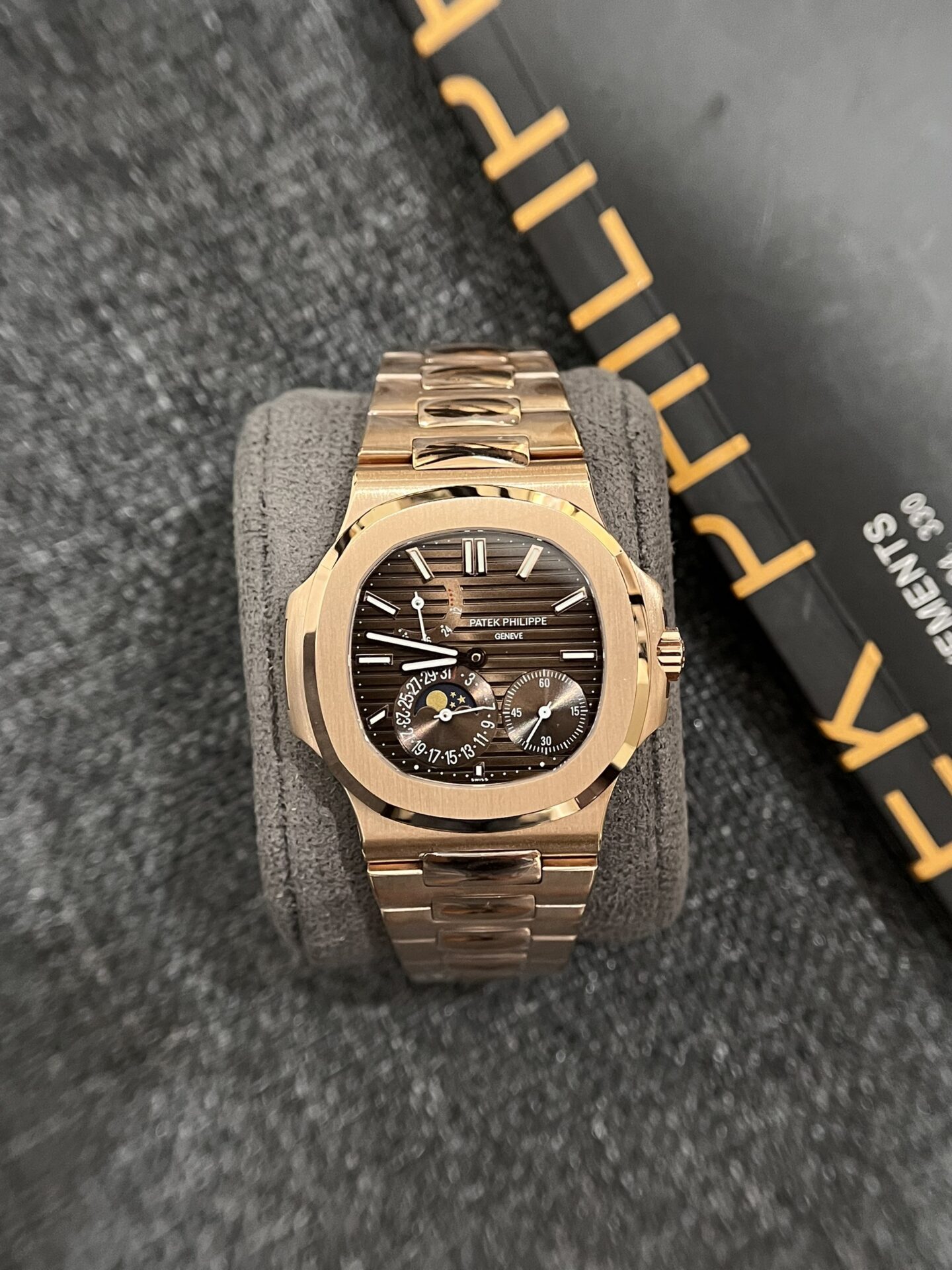 Patek Philippe Nautilus 5712R Replica Watch Rose Gold Chocolate Dial 40mm - Elite Watch Atelier