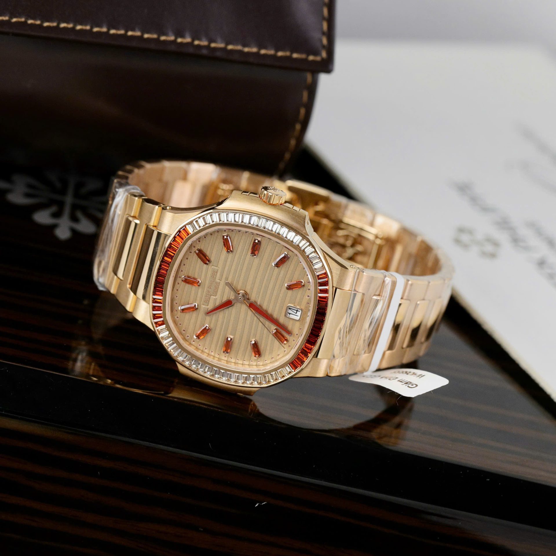 Patek Philippe Best Copies Watch Nautilus 7118-1300R 18K Gold Wrapped 35.2mm - Top club