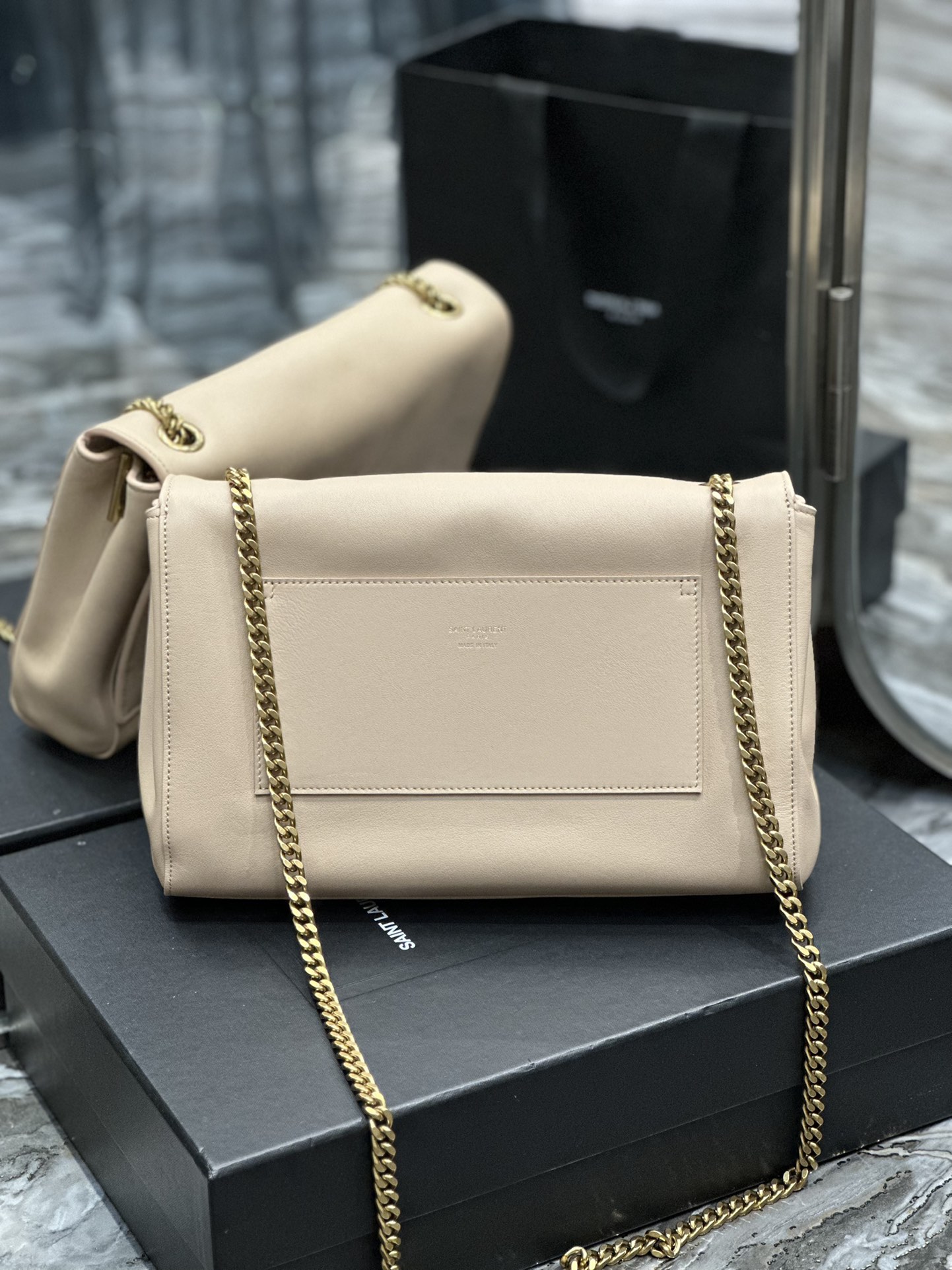KATE MEDIUM REVERSIBLE CHAIN BAG IN SUEDE AND SMOOTH LEATHER1:1High-quality replica
