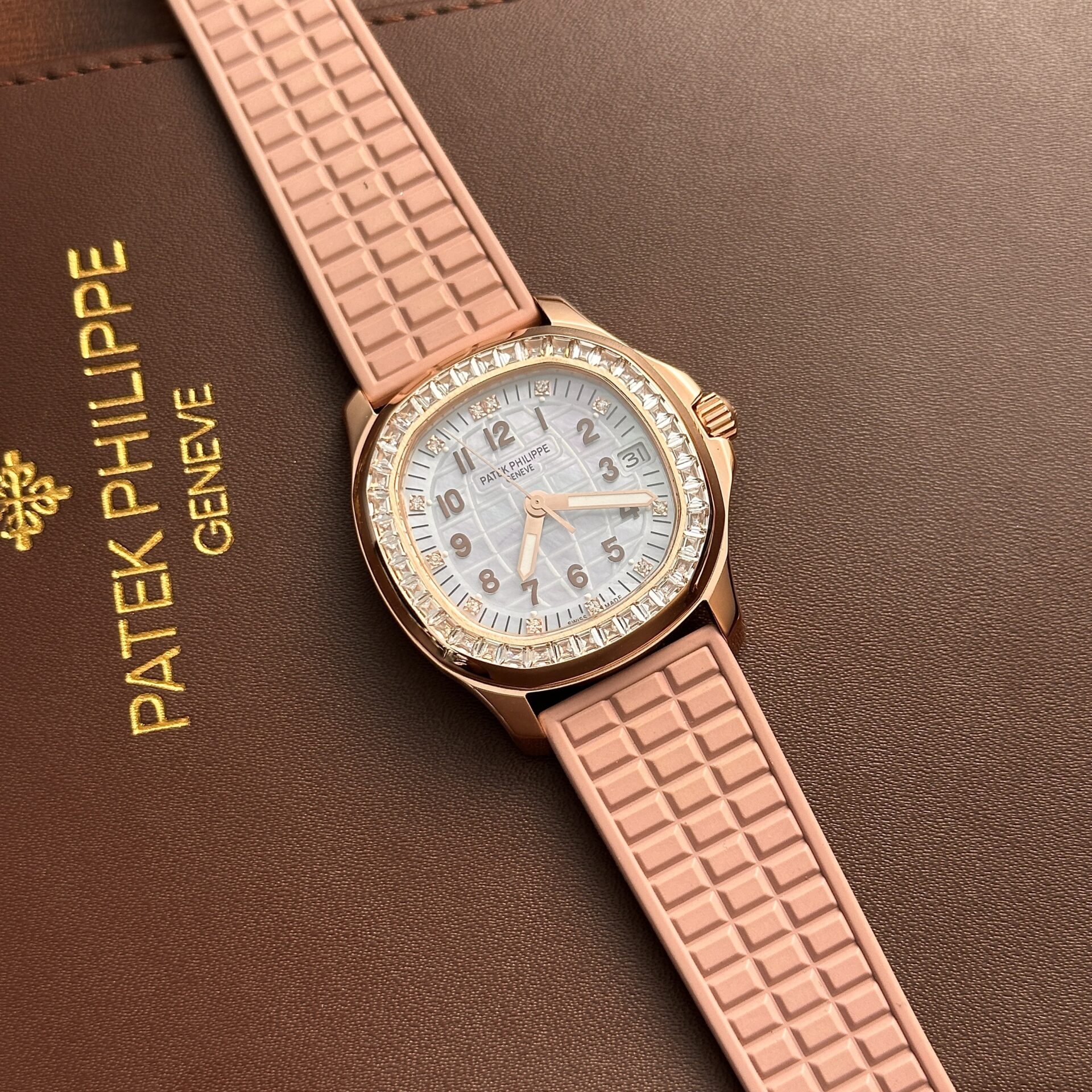 Patek Philippe Aquanaut 5072R Mother of Pearl Replica 1:1 Watch PPF 35.6mm - Elite Watch Atelier