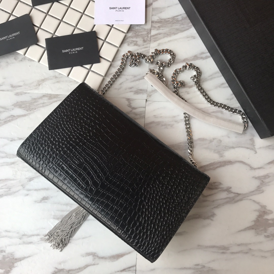 MONOGRAM CHAIN WALLET IN CROCODILE EMBOSSED SHINY LEATHER1:1High-quality replica