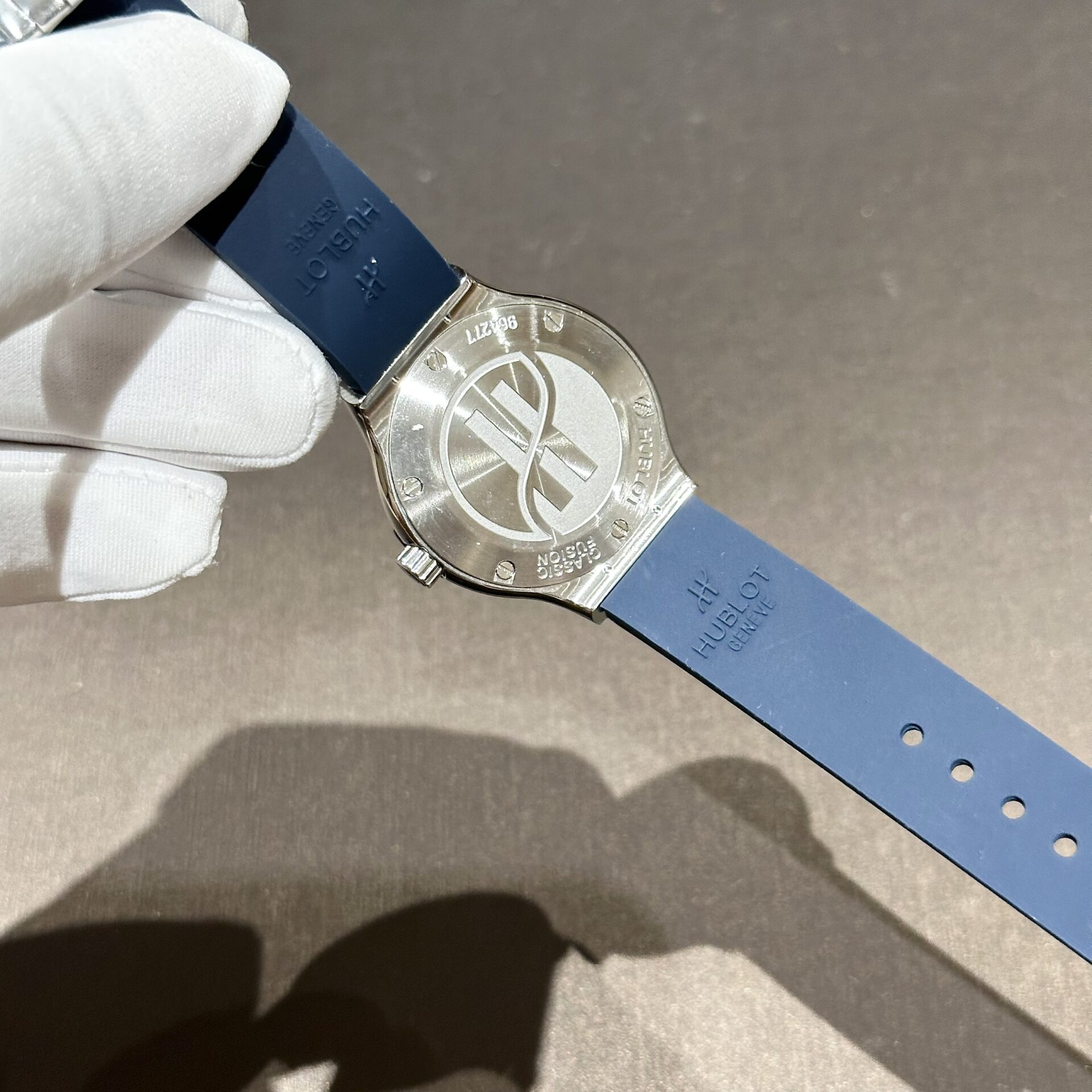 Hublot Classic Fusion Replica Watch Blue Rubber Strap Moissanite Diamond 33mm - Top club