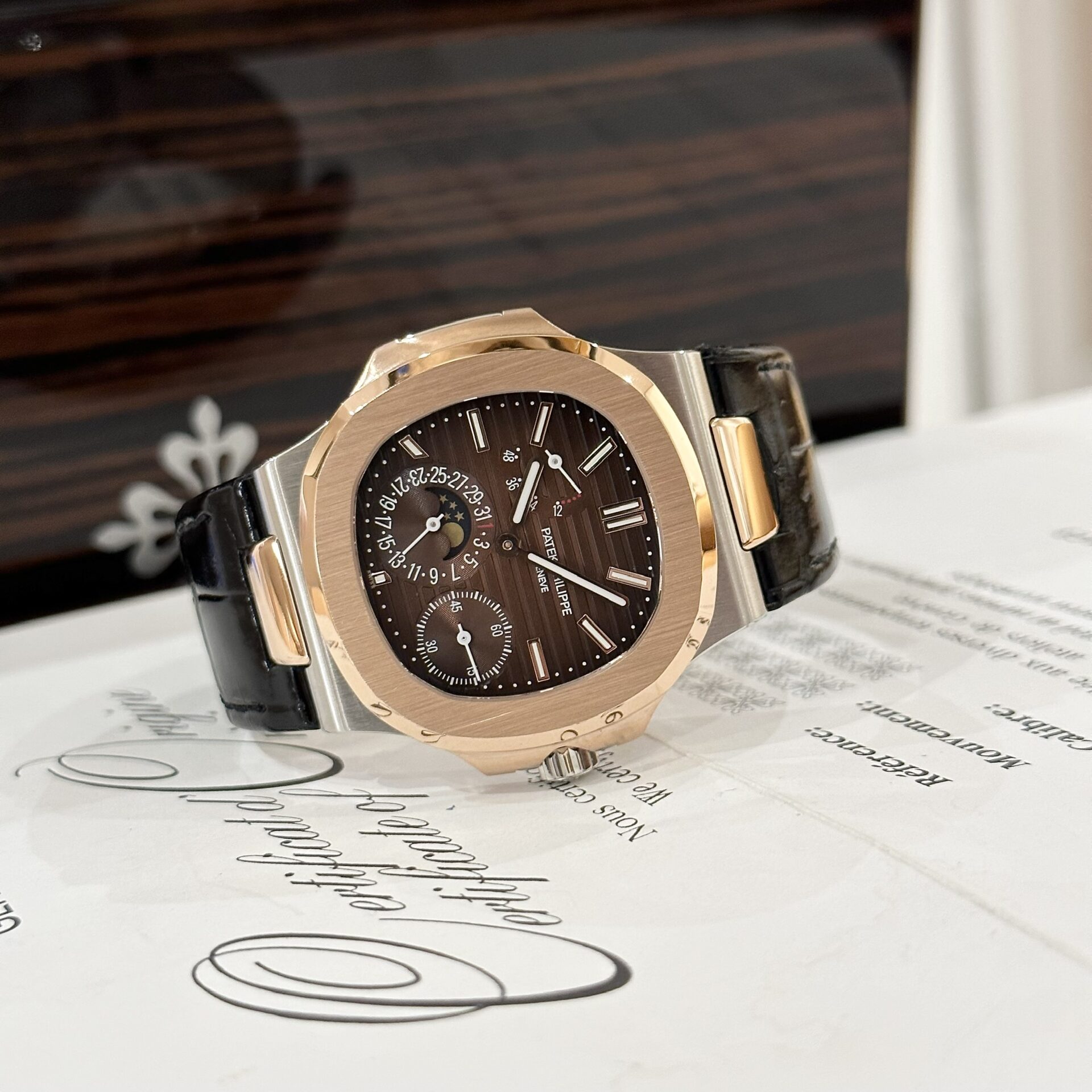 Patek Philippe Replica Watch Nautilus 5712 Demi Rose Gold Chocolate GRF 40mm - Top club