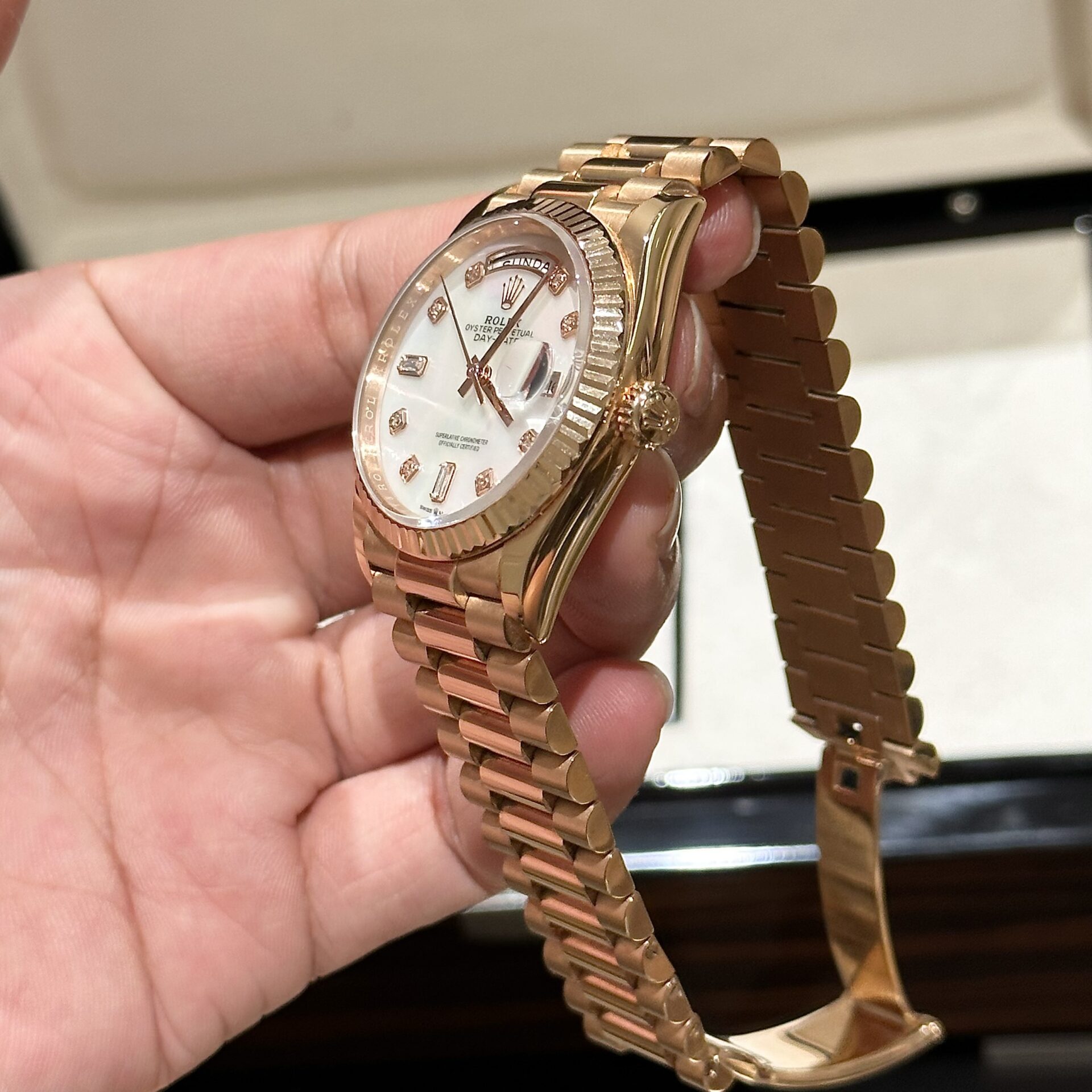 Rolex Day-Date Mother of Pearl Replica Watch Rose Gold EW Factory 36mm - Top club
