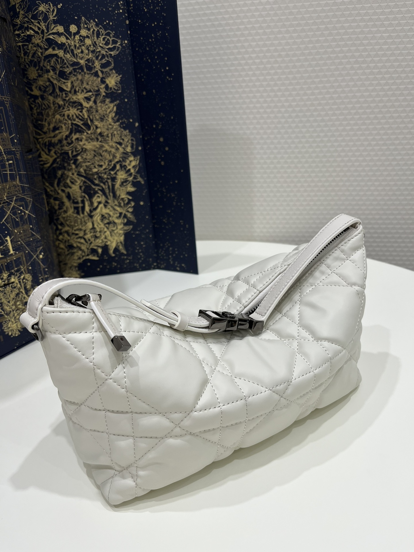 Medium Diortravel Nomad Pouch Black/White For Women 8.5in/ 22cm S5554BMIG_M9001:1High-quality replica
