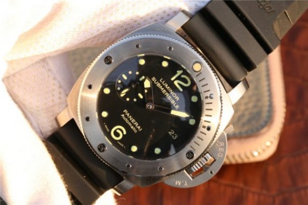 Replica Panerai PAM571 Titanium XF Black Dial Black Rubber Strap P9000 - Elite Watch Atelier