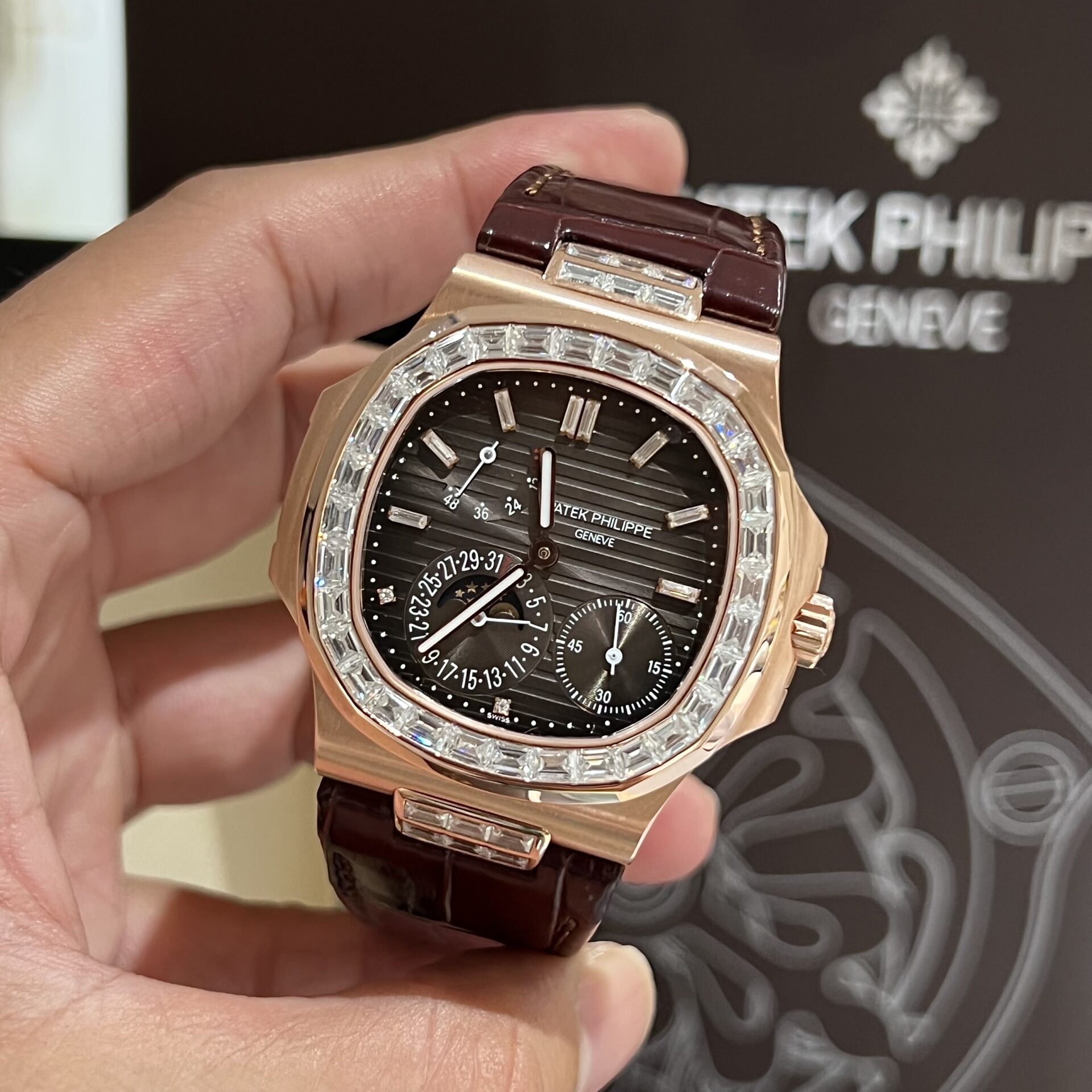 Patek Philippe Nautilus 5724R Gold Wrapped Moissanite Diamond Replica Watch 40mm - Top club