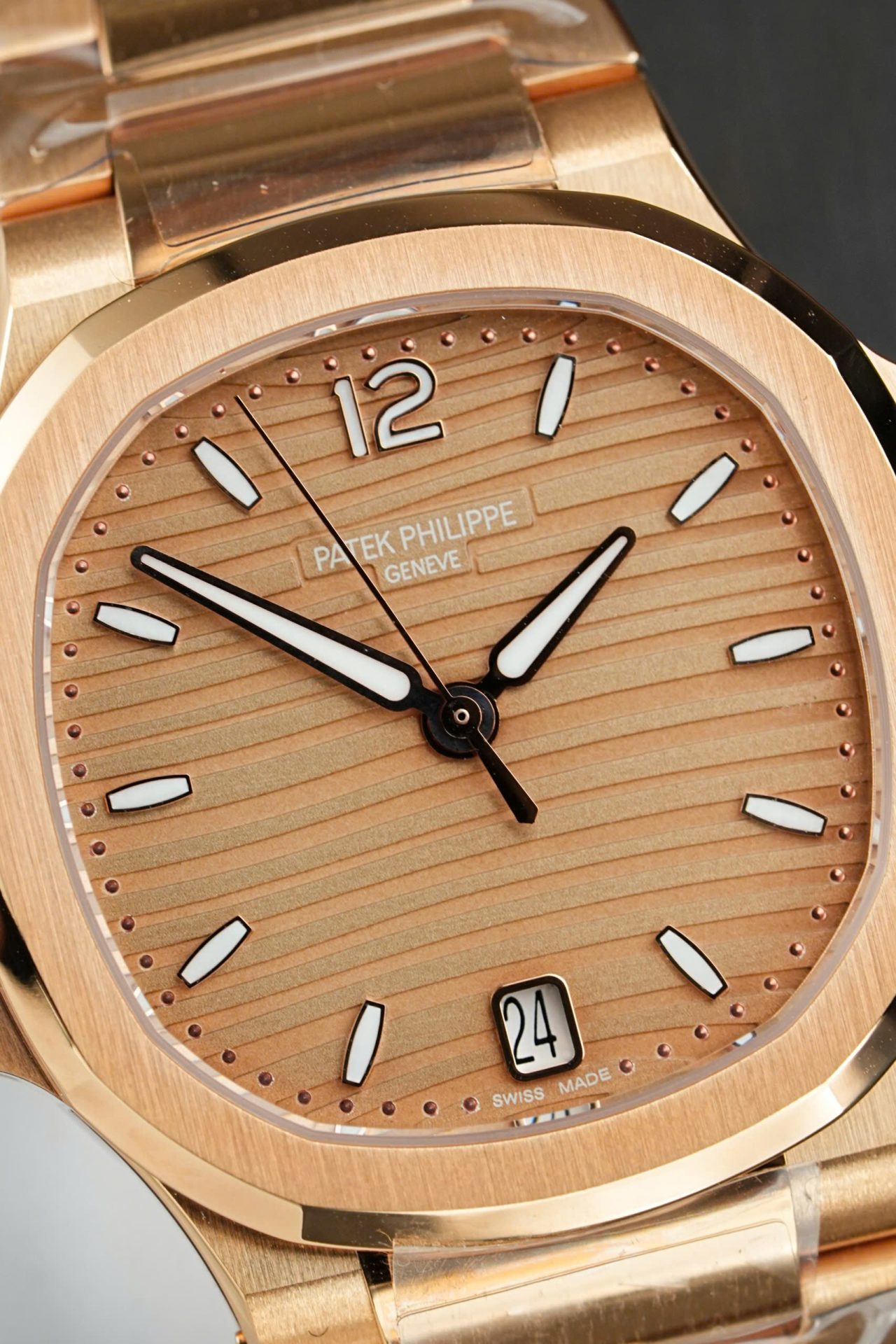 Patek Philippe Nautilus 7118 Replica Watches Rose Gold Swiss Movement 3K Factory 35,2mm - Top club