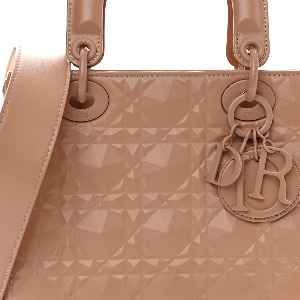 Where to Buy Superfake Handbags You’ll Love1:1High-quality replica