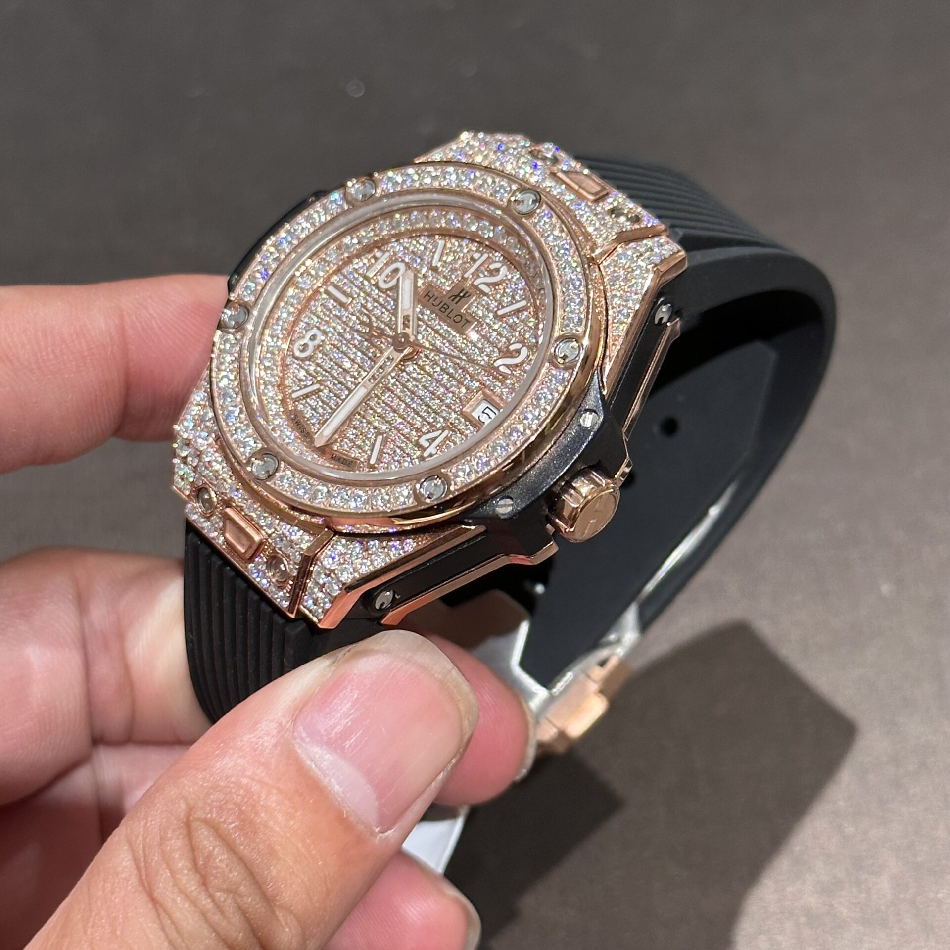 Hublot Replica 1:1 Watch One Click Gold Wrapped With Full Moissanite 39mm - Top club