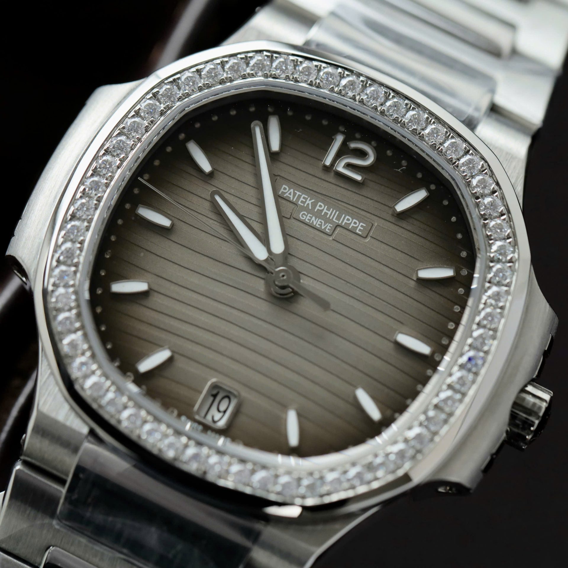 Patek Philippe Nautilus 7118 Copies Watch Gray Dial Custom Diamonds Moissante 3K Factory 35.2mm - Top club